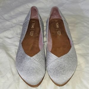 Toms Silver Flats LIKE NEW!